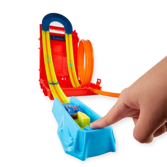 Hot Wheels Track Builder Fuel Can Stunt Box - Picture 5 of 12